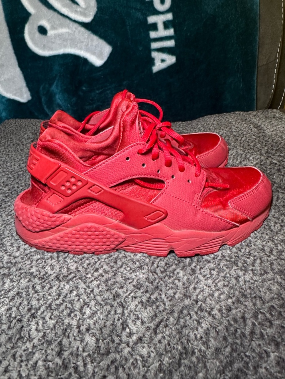 Nike Red Huaraches Athletic Sneakers - Breathable Lace-Up Sport Shoes
